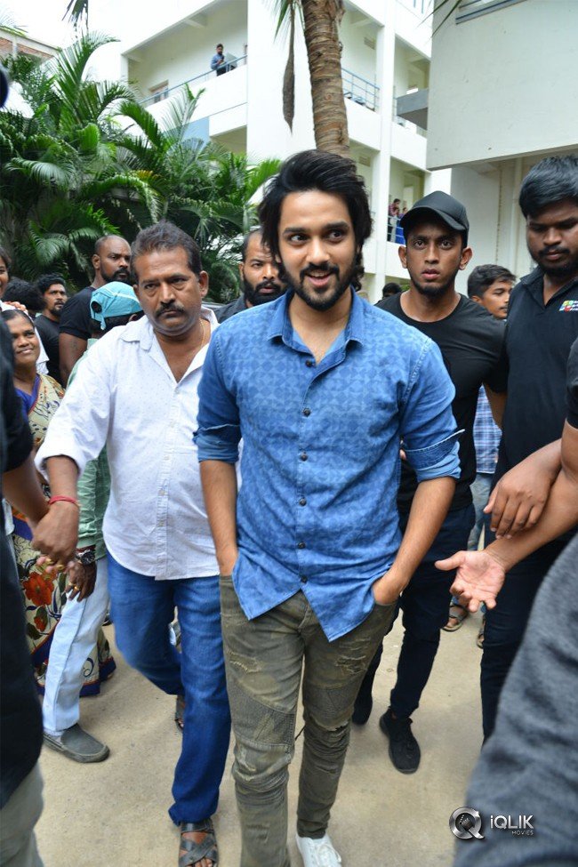 Happy-Wedding-Movie-Team-at-Sims-College-Guntur